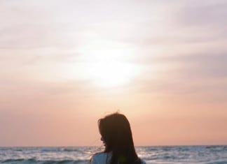 13 kiểu tạo dáng chụp ảnh so deep ở biển cho nàng mê “sống ảo” – Phần 2 Cách chụp ảnh so deep ở biển