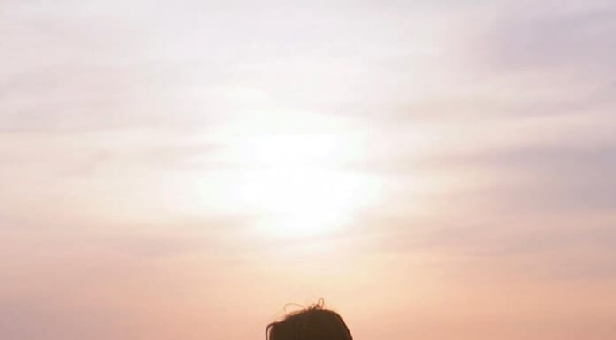 13 kiểu tạo dáng chụp ảnh so deep ở biển cho nàng mê “sống ảo” – Phần 2 Cách chụp ảnh so deep ở biển