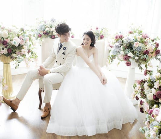 Hướng dẫn 8 cách tạo dáng chụp ảnh cưới trong phòng đẹp nhất mùa cưới 2019 Cách tạo dáng chụp ảnh cưới trong phòng