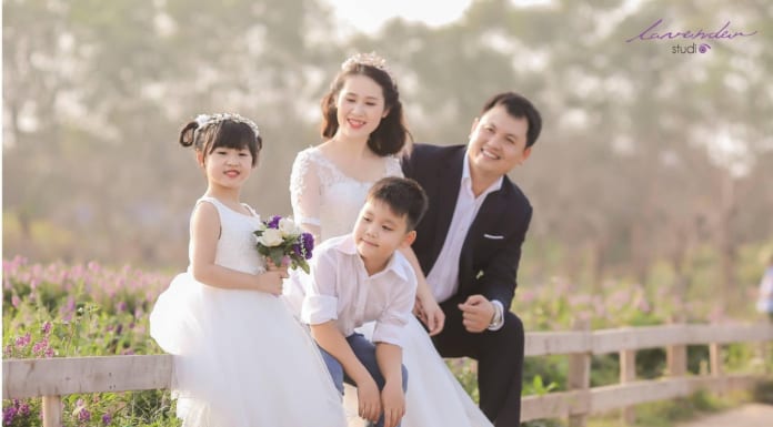 Chụp ảnh gia đình 4 người thì tạo dáng như thế nào cho đẹp chụp ảnh gia đình 4 người đẹp