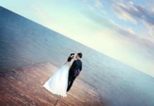 Bỏ túi cách tạo dáng chụp ảnh cưới ngoại cảnh tại bãi đá sông Hồng đẹp mê mẩn Cách chụp ảnh cưới ngoại cảnh