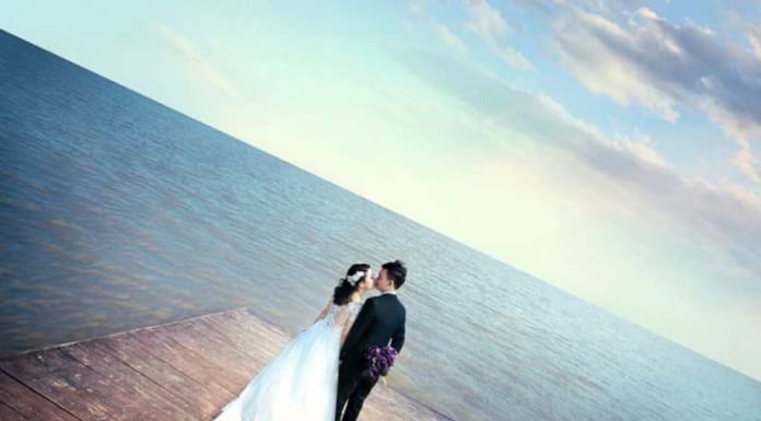 Bỏ túi cách tạo dáng chụp ảnh cưới ngoại cảnh tại bãi đá sông Hồng đẹp mê mẩn Cách chụp ảnh cưới ngoại cảnh