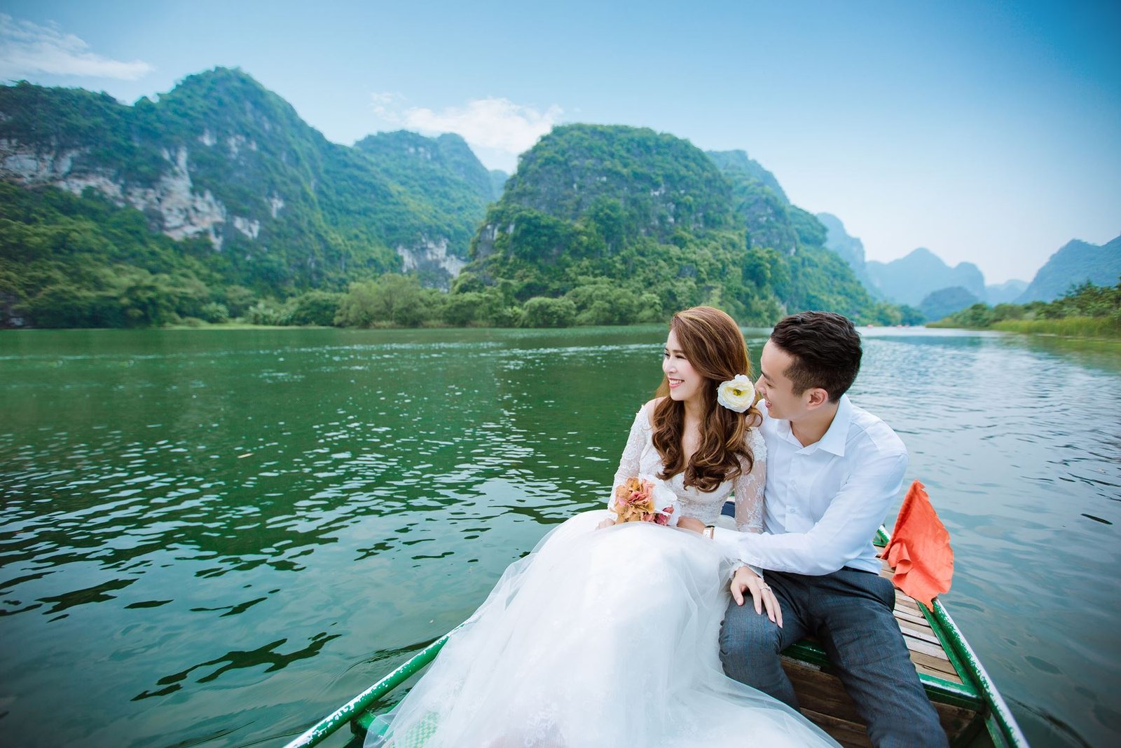 Chụp hình cưới tại Tràng An - Ninh Bình