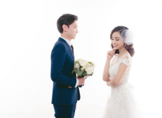 Note ngay 8 cách tạo dáng chụp ảnh cưới trong studio siêu đẹp cho các cặp đôi Cách taọ dáng chụp ảnh cưới trong studio