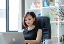 Hướng dẫn cách tạo dáng chụp ảnh doanh nhân nữ đẹp, đơn giản địa chỉ chụp hình doanh nhân đẹp