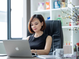 Hướng dẫn cách tạo dáng chụp ảnh doanh nhân nữ đẹp, đơn giản địa chỉ chụp hình doanh nhân đẹp
