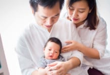 Muôn kiểu tạo dáng chụp ảnh gia đình 3 người đẹp lung linh studio chụp ảnh đẹp