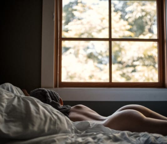 Chụp ảnh sexy indoor – Những lời khuyên vàng về ánh sáng tự nhiên Chụp ảnh sexy indoor - Những lời khuyên vàng về ánh sáng tự nhiên