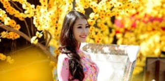 Những kiểu tạo dáng chụp hình áo dài tết đẹp nhất không nên bỏ qua chụp hình áo dài tết đẹp