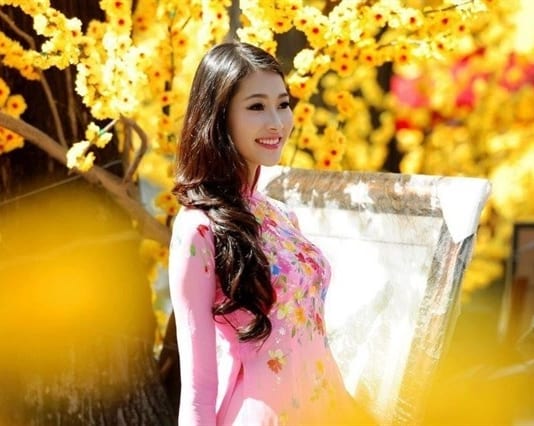 Những kiểu tạo dáng chụp hình áo dài tết đẹp nhất không nên bỏ qua chụp hình áo dài tết đẹp