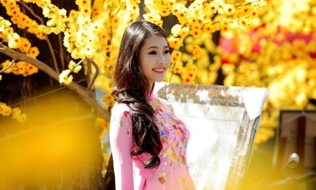 Những kiểu tạo dáng chụp hình áo dài tết đẹp nhất không nên bỏ qua chụp hình áo dài tết đẹp