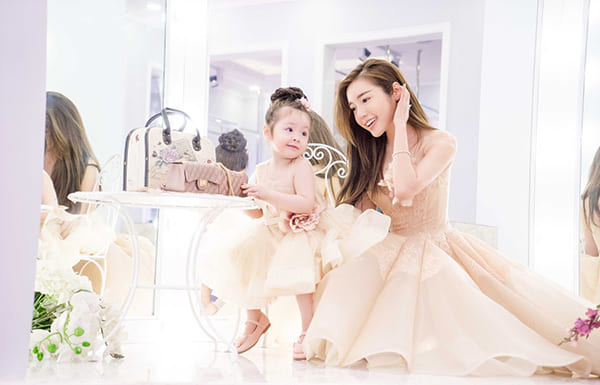 Những ý tưởng chụp hình Tết cho mẹ và bé ấn tượng, siêu đẹp