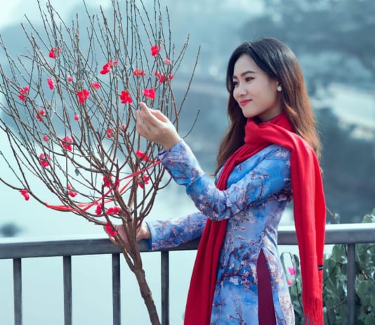 Các cách tạo dáng chụp áo dài Tết ấn tượng và sáng tạo nhất Các cách tạo dáng chụp áo dài Tết ấn tượng và sáng tạo nhất