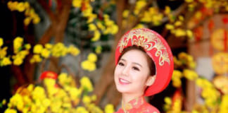 Bật mí địa chỉ cho thuê áo dài chụp hình Tết đẹp lung linh siêu rẻ Chụp hình tết áo dài đẹp