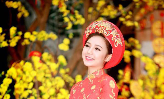 Bật mí địa chỉ cho thuê áo dài chụp hình Tết đẹp lung linh siêu rẻ Chụp hình tết áo dài đẹp