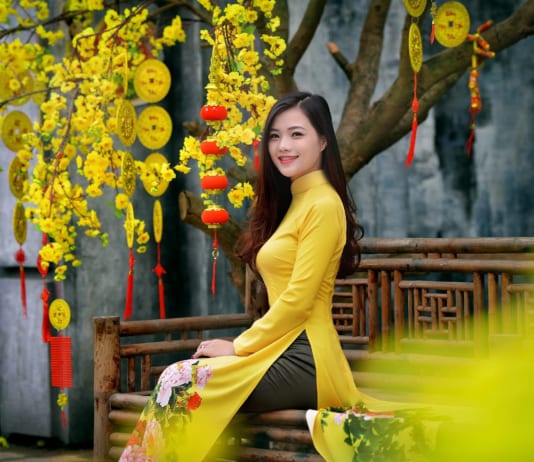 Mách bạn cách tạo dáng với áo dài Tết tuyệt đẹp