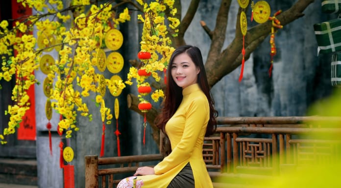 Mách bạn cách tạo dáng với áo dài Tết tuyệt đẹp