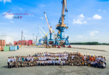 Chụp hình tập thể công ty chuyên nghiệp quảng cáo chụp hình tập thể doanh nghiệp