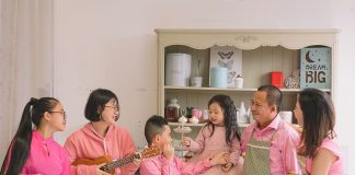 10 cách tạo dáng chụp hình gia đình đẹp nhất