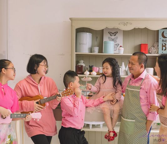 10 cách tạo dáng chụp hình gia đình đẹp nhất