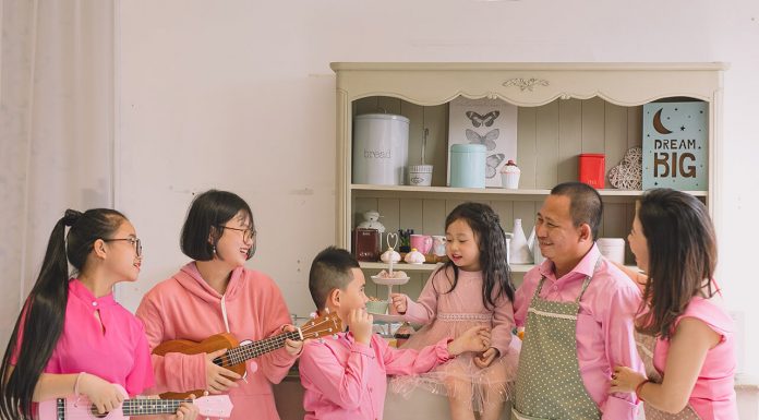 10 cách tạo dáng chụp hình gia đình đẹp nhất