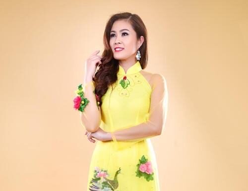 Chụp hình áo dài Tết đẹp với 10 mẫu trang phục được gợi ý qua bài viết