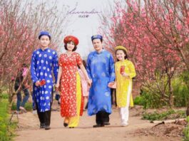 Bí quyết chụp hình gia đình 4 người lớn siêu đẹp