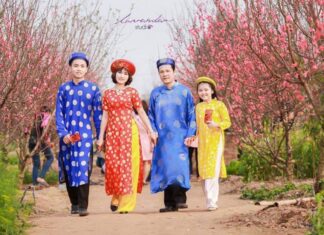 Bí quyết chụp hình gia đình 4 người lớn siêu đẹp