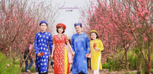 Bí quyết chụp hình gia đình 4 người lớn siêu đẹp