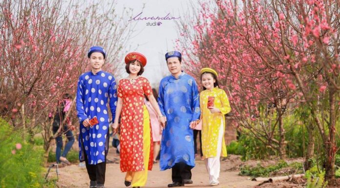 Bí quyết chụp hình gia đình 4 người lớn siêu đẹp