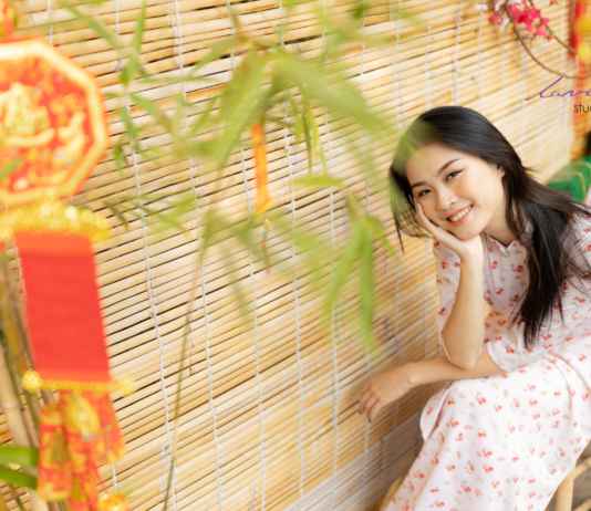 Bật mí cách tạo dáng với áo dài cách tân khi chụp hình tết 2024