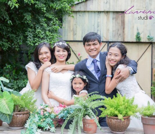 “Bỏ túi” 5 bí kíp chụp hình gia đình kỷ niệm ngày cưới đẹp lung linh