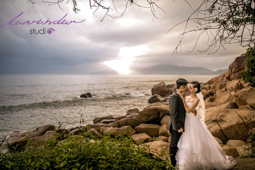 Chụp ảnh cưới ở biển giá bao nhiêu tại Đà Nẵng