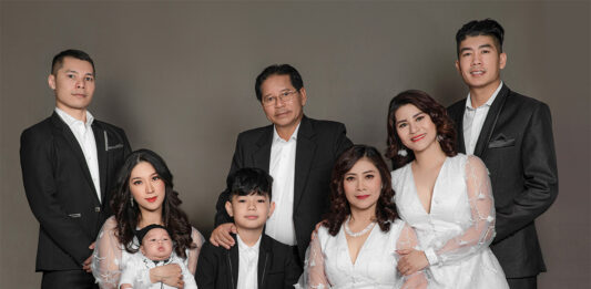 Cách chụp hình gia đình đẹp và lựa chọn studio uy tín