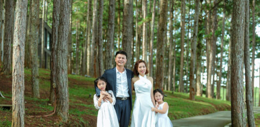 Bí quyết chụp hình chân dung gia đình đẹp, tự nhiên