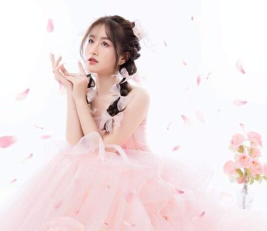 Concept Chụp Hình Sinh Nhật Sang Chảnh: Ghi Lại Khoảnh Khắc Vàng Son Của Tuổi Mới