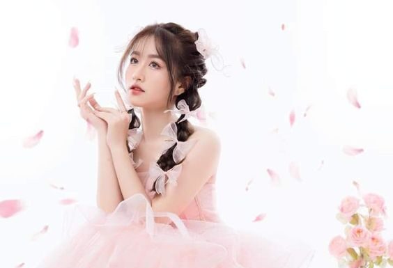 Concept Chụp Hình Sinh Nhật Sang Chảnh: Ghi Lại Khoảnh Khắc Vàng Son Của Tuổi Mới