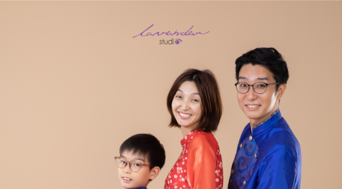 Cách tạo dáng chụp hình gia đình 4 người ấn tượng