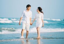 9+ cách tạo dáng chụp hình cưới ở biển đẹp, ấn tượng