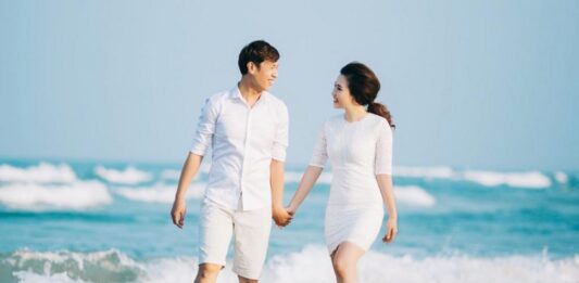 9+ cách tạo dáng chụp hình cưới ở biển đẹp, ấn tượng