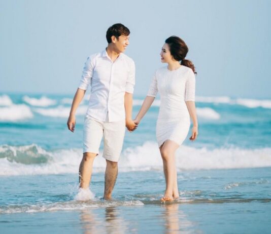 9+ cách tạo dáng chụp hình cưới ở biển đẹp, ấn tượng