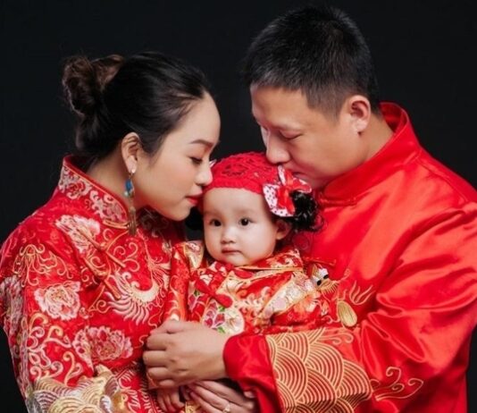 10 concept chụp ảnh tết gia đình 3 người 2024-2025 10 concept chụp ảnh tết gia đình 3 người 2024-2025