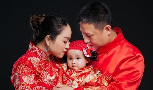 10 concept chụp ảnh tết gia đình 3 người 2024-2025 10 concept chụp ảnh tết gia đình 3 người 2024-2025