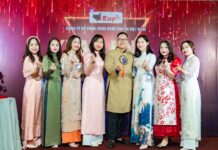 Chụp hình year end party 2025 tạo dáng như thế nào cho đẹp Ảnh hưởng của việc chụp ảnh tất niên cuối năm đến hoạt động công ty