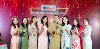 Chụp hình year end party 2025 tạo dáng như thế nào cho đẹp Ảnh hưởng của việc chụp ảnh tất niên cuối năm đến hoạt động công ty