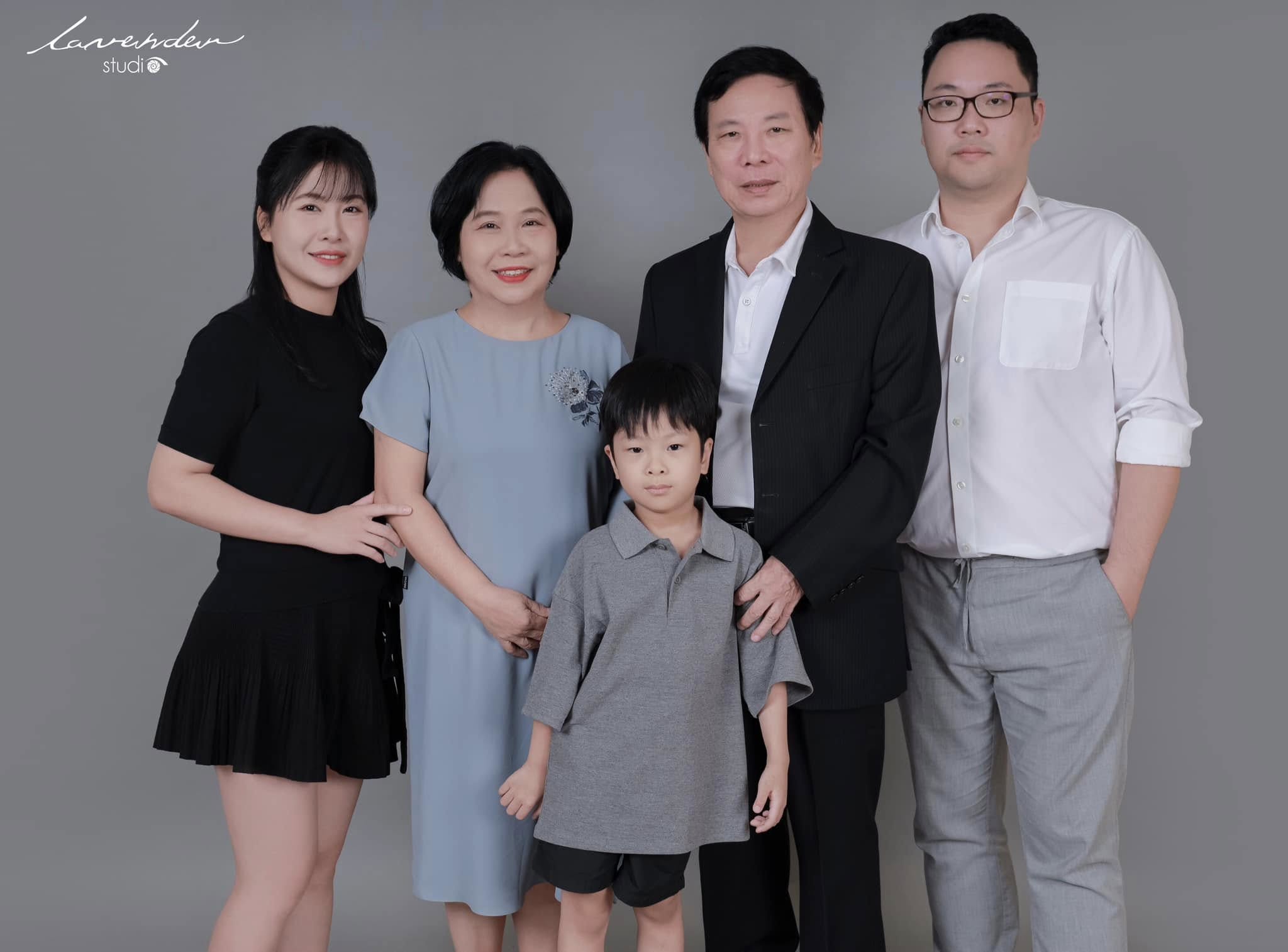 Chụp ảnh Tết gia đình trong studio liệu có được ảnh đẹp không