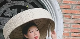 Giới trẻ xúng xính trong tà áo dài chụp ảnh tết tại nhiều địa điểm đẹp ở Hà Nội đầu năm 2025