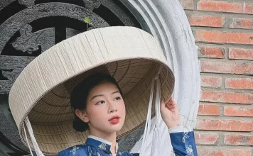 Giới trẻ xúng xính trong tà áo dài chụp ảnh tết tại nhiều địa điểm đẹp ở Hà Nội đầu năm 2025