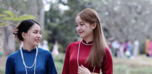 Xuân Ất Tỵ 2025: Nên chọn địa điểm chụp hình Tết ở quận 7 như thế nào? 10 dịch vụ chụp hình tết năm 2025 giá rẻ tại TP.HCM cực "hot"