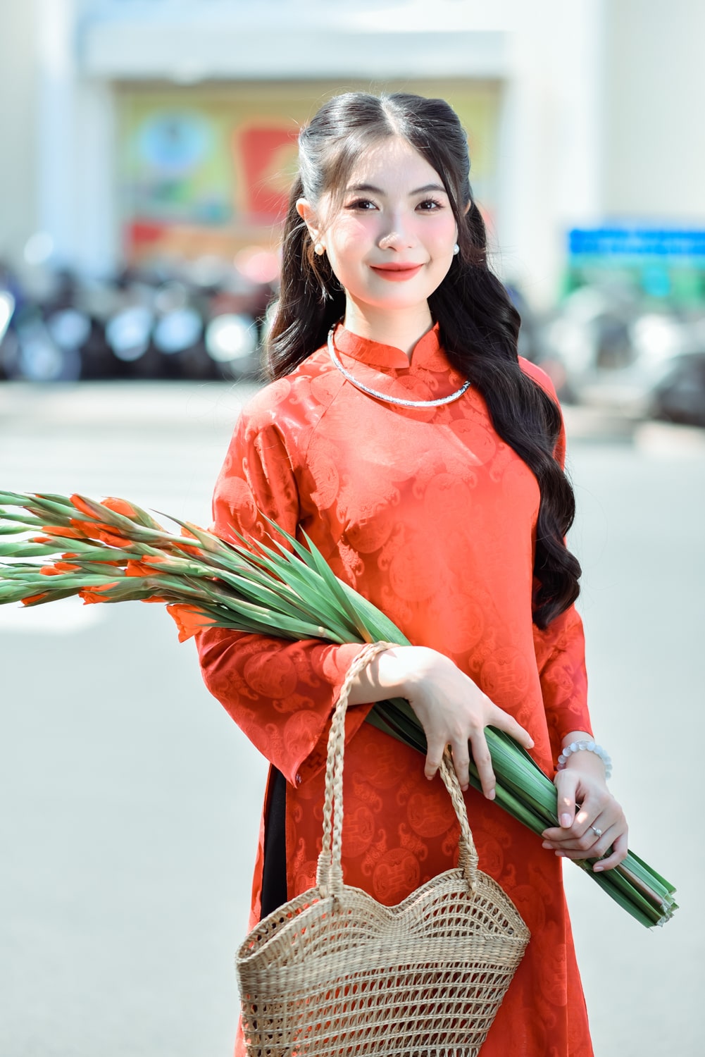 Tìm kiếm bó hoa phù hợp cho việc chụp hình áo dài